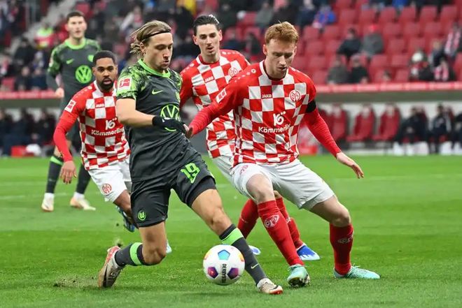 德国杯今夜再迎强敌,斯图加特门线救险,主帅态度:气氛紧张,控场能力受关注的简单介绍 德国杯今夜再迎强敌,斯图加特门线救险,主帅态度:气氛紧张,控场能力受关注的简单介绍