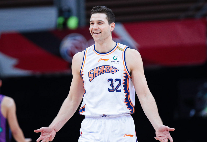 包含费城76人转会期战术微调，志在CBA季后赛名次提升，压力陡增，训练强度明显提升的词条